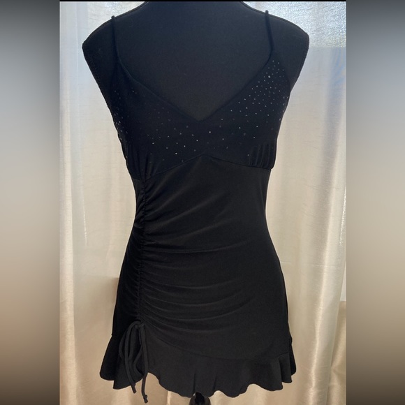 le chateau Gathered Top with Spaghetti Straps Size S Black. - Picture 2 of 8